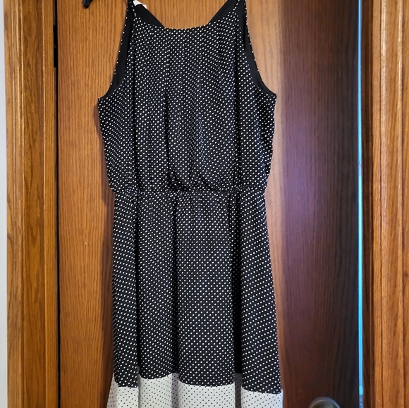 3 for $40 Sleeveless dress - Picture 1 of 4